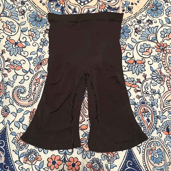 SKIMS Other - ‼️🚨SKIMS‼️🚨SIZE 2X/3X ABOVE THE KNEE SCULPTING